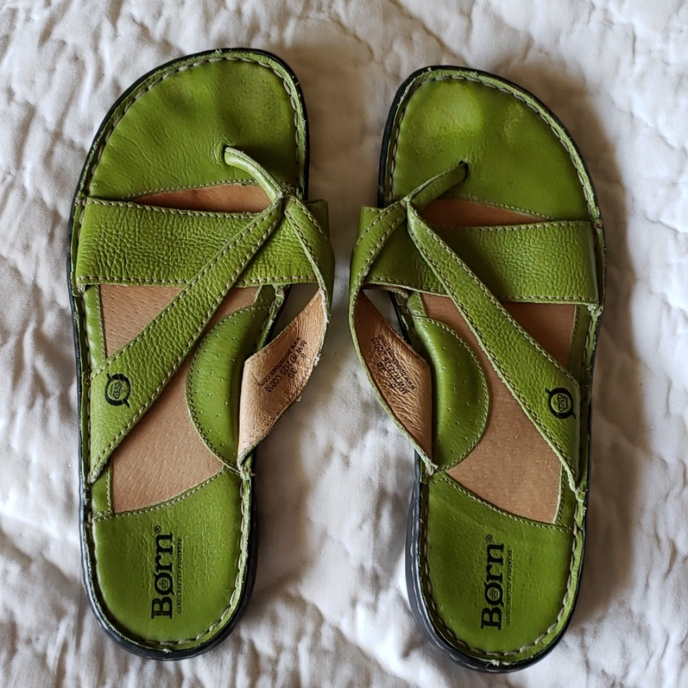 Kiwi green leather Born thong sandals